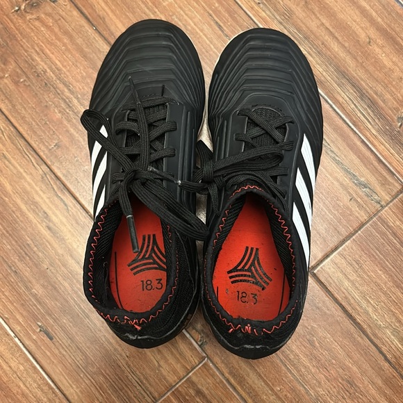Adidas kids predator white -core black boots for boys wear it just few times - Picture 7 of 8
